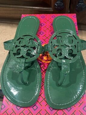 Tory Burch arugula Green Patent Leather Miller Logo Thong Sandals